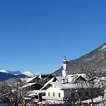 Bunter Hirsch Ferienwohnung im Garmischer Zentrum