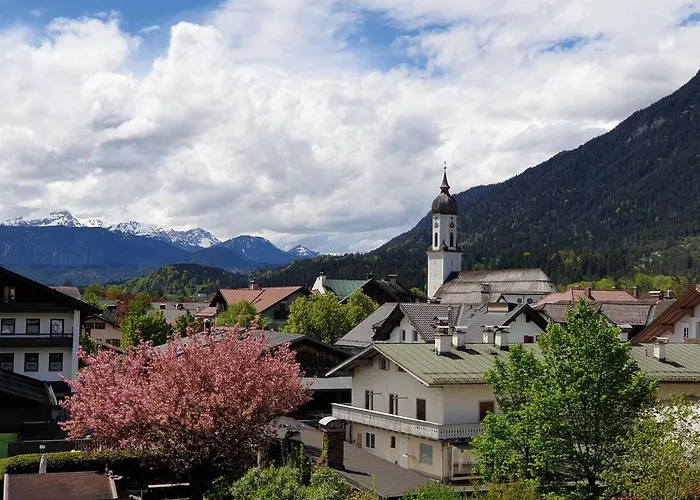 Bunter Hirsch Ferienwohnung im Garmischer Zentrum